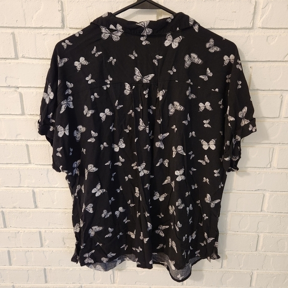 No Boundaries Button Down JXXL - Picture 6 of 7